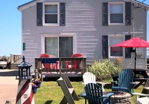 Liberty Breeze-Charming Cottage on Lake Erie (Near Port Clinton) Lakefront in Oak Harbor
