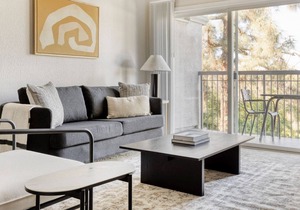 Lovely Burbank 1BR w/ Pool, W/D & Gym, near TJ & WF, by Blueground in Los Angeles