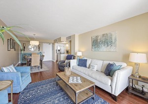 Relaxing beachfront condo with pool and ocean views in Marco Island