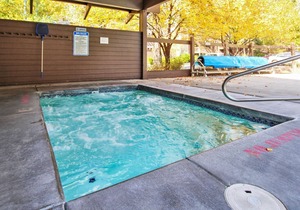 The Ridge at Sunriver - Condo #14 - Access provided to onsite seasonal swimming pool & tennis facilities, year-round hot tub plus 4 bikes in Sunriver