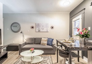 Upscale 2BR Apt with King Bed & Netflix in Beasley