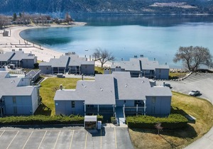 Yacinde B5 Waterfront Condo with Loft, Sleeps 4 in Manson