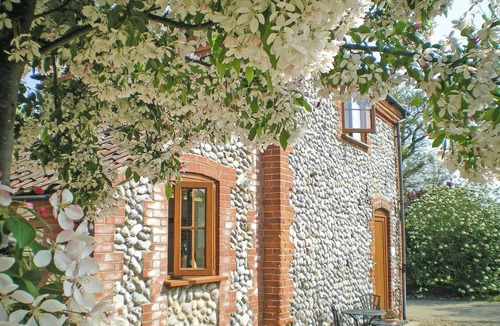 Aldborough Cottage | 1 bedroom accommodation in Lower Gresham