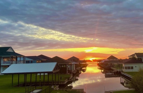 Hackberry House | 10% Discount- Hackberry Hideaway I Waterfront On Lake Calcasieu