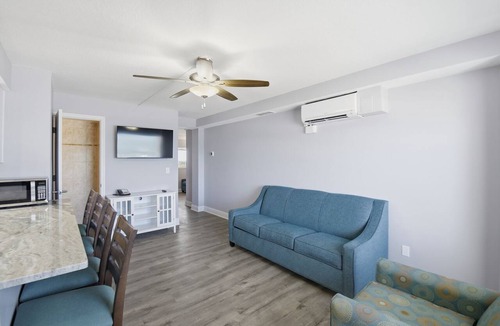 New Britain Condo | 1BR Oceanfront Condo | Balcony & Kitchen + Hot Tub