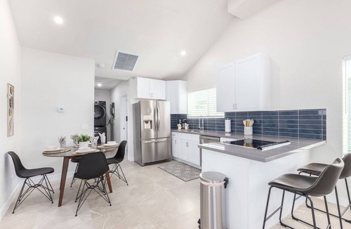 Coronado House | 2BR w private backyard, in-home laundry!