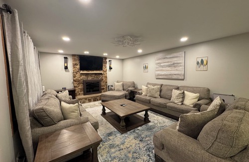 Orland Hills House | 3-bedroom house in fabulous Orland Hills with fitness room, AC, WiFi