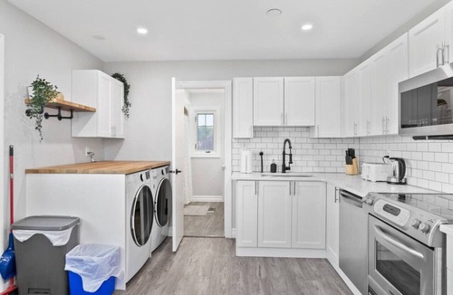 LaSalle House | 4Bed Apt With a Firepit + Golf Club