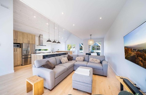 Beaupre Ski Chalet | Absolute Comfort with Spa & Game Room - Base Camp