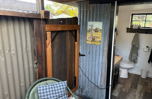 Cedarville House | Authentic Old West Escape at Settlers Rest