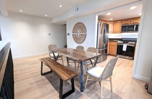Alamitos Beach Condo | BeachShift - 5 bed Boho BEACH Pad with AC,Patio & Parking, Walk 2min to BEACH!