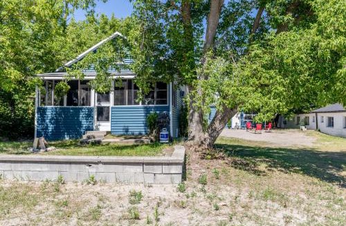 Wasaga Beach House | Beachside Summer Cabins