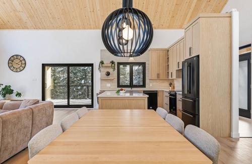 Nominingue Ski Chalet | BOREAL WOLF