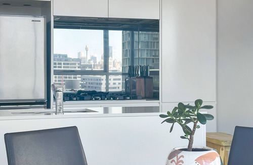 Zetland Apartment | Bright Zetland Apartment with CBD Views and Fast Free WiFi