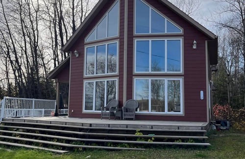 Big River Cabin | Cabin with uninterrupted view of the lake shore