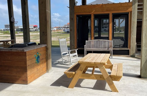 Port Bolivar Cabin | Canal Front Cabin with Hot Tub Screen Room, Boat House Bolivar Peninsula