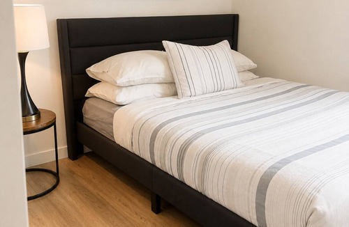 Booktown Hotel | Central 1BR Condo in Sidney | Near Airport & Shops