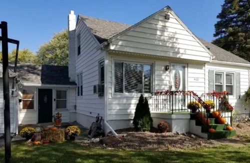 Galeville House | Charming cape cod close to it all!