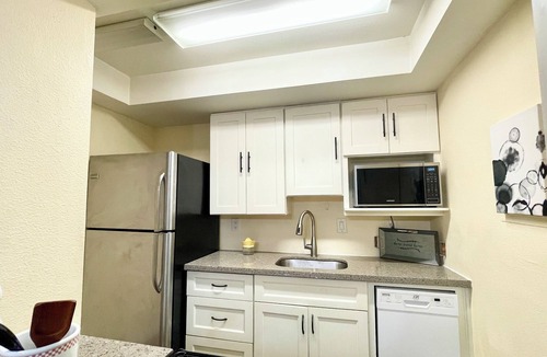 Bridle Trails Condo | Charming Cozy Microsoft Bellevue Condo - 1 Bedroom