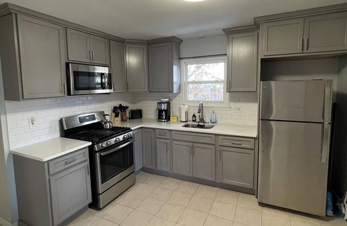 Harrison Apartment | Chic 2Bd - 1Bath, Easy NYC 20 min Train Ride + Parking,