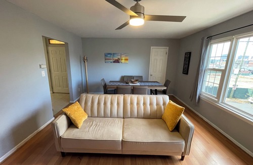 Harrison Apartment | Chic 2Bd - 1Bath, Easy NYC 20 min Train Ride + Parking,