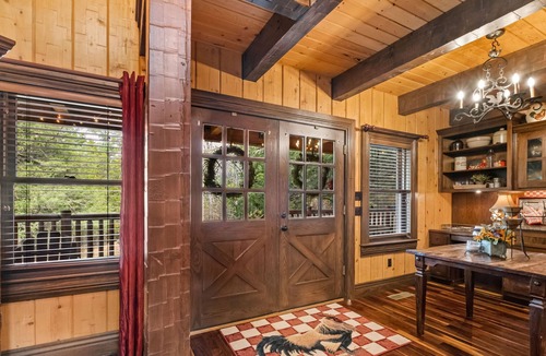 Eureka Springs Cabin | Cinnamon Valley Resort