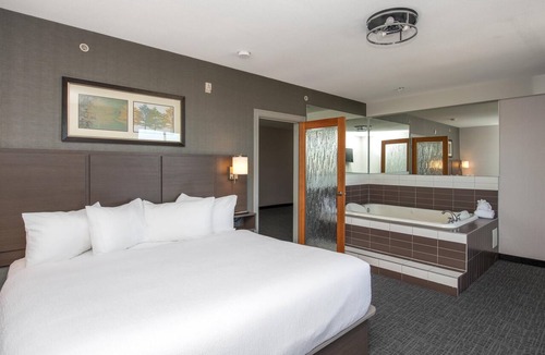 South Lethbridge Hotel | Coast Lethbridge Hotel & Conference Centre