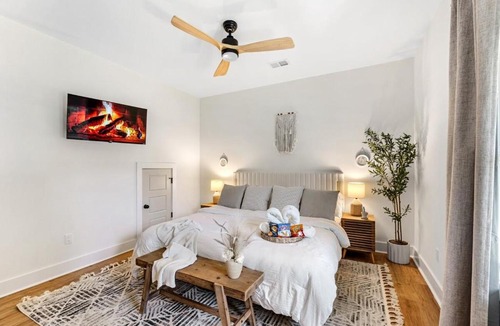 Westminster Ski Chalet | Cottage by Lake Hartwell Cocoa y Canoes