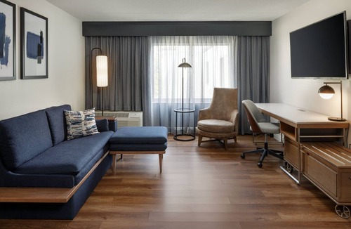 Hopelawn Hotel | Courtyard by Marriott Edison Woodbridge