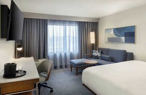 Springfield Hotel | Courtyard by Marriott Springfield Airport