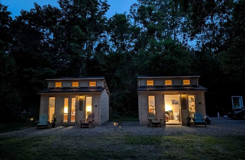 Cuba Cabin | Creekside Cabins - Comet