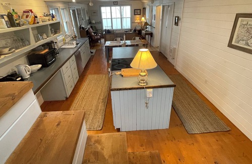South Harbour Cabin | Delightful Waterfront Cottage