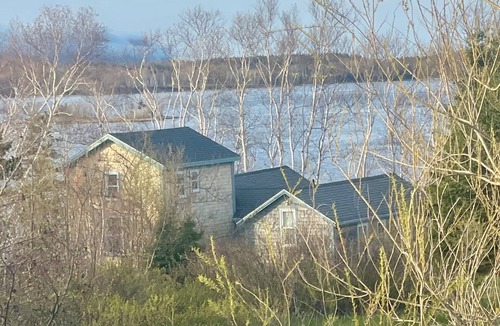 South Harbour Cabin | Delightful Waterfront Cottage