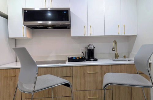 Rosemount Apartment | Deluxe Studio Apartment - Private Kitchen & Bath