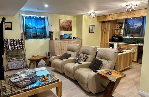 Black Diamond Apartment | Diamond Mountain Sleep & Spa Suite Retreat & Relax