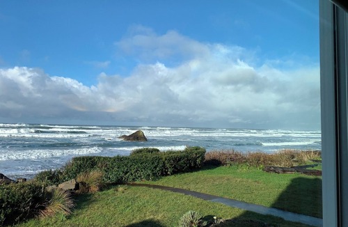 Arch Cape Cabin | Dot's Beachfront Bungalow Off-Grid Haven