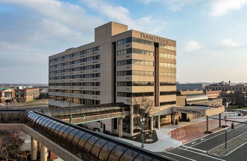 Canton Hotel | DoubleTree by Hilton Canton Downtown