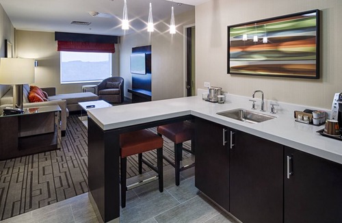 Bristol Hotel | DoubleTree by Hilton Hotel Bristol, Connecticut