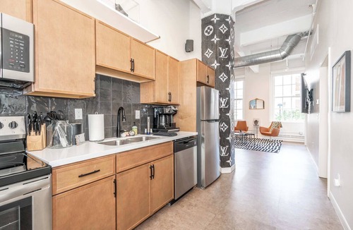 Central Business District Apartment | Downtown Cincinnati 2BR | Walk to Reds & Casino
