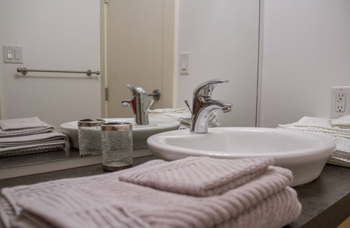 Downtown Edmonton Apartment | Downtown Core Icon Executive - Best Location Central Downtown
