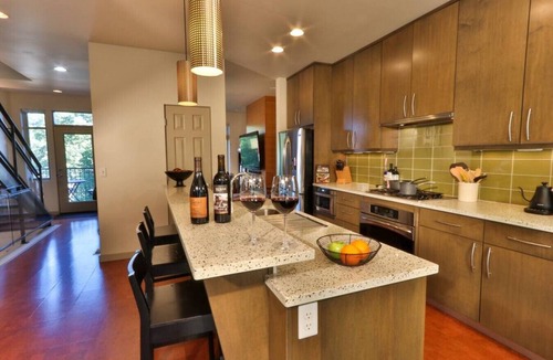 Walla Walla Villa | Downtown Walla Walla Townhome · Walk to Main St · Rooftop + Garage