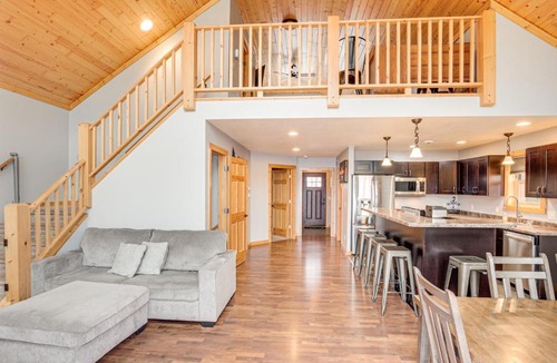Eagle River House | Eagle River Cabin Near Snowmobile Trails