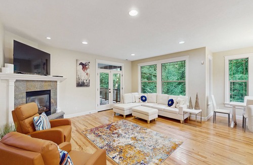 Southeast Eugene House | Exclusive Eugene retreat close to university with natural forest calm