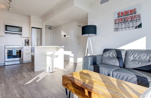 Metrotown Apartment | Executive 1BR + Den with Panoramic Balcony, Pool & Gym in Metrotown