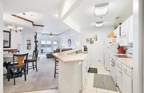Village of Four Seasons Condo | FANTASTIC VIEW OF THE LAKE