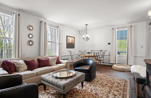 Epping Apartment | Federal on Exeter Circa 1805 Sleeps 8