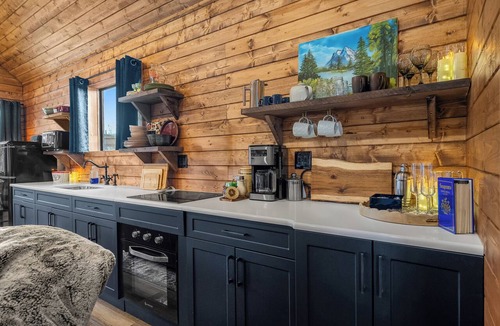 Foothills County Cabin | Fisherman's Peak Luxury Riverside Cabin