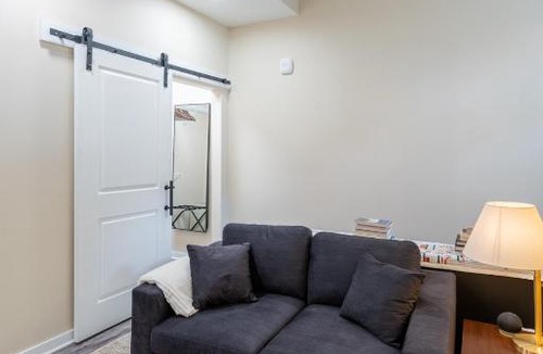 Fifth Ward Apartment | Flexhome Walker's Point Studio A1