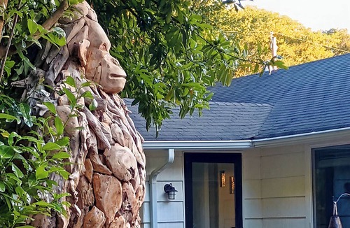 Westport House | Giant Bigfoot! 4BR Fishing/Surfing/Family Retreat | Pets OK