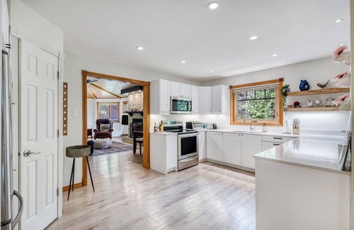 Gimli Cottage | Gimli Lakefront Cottage